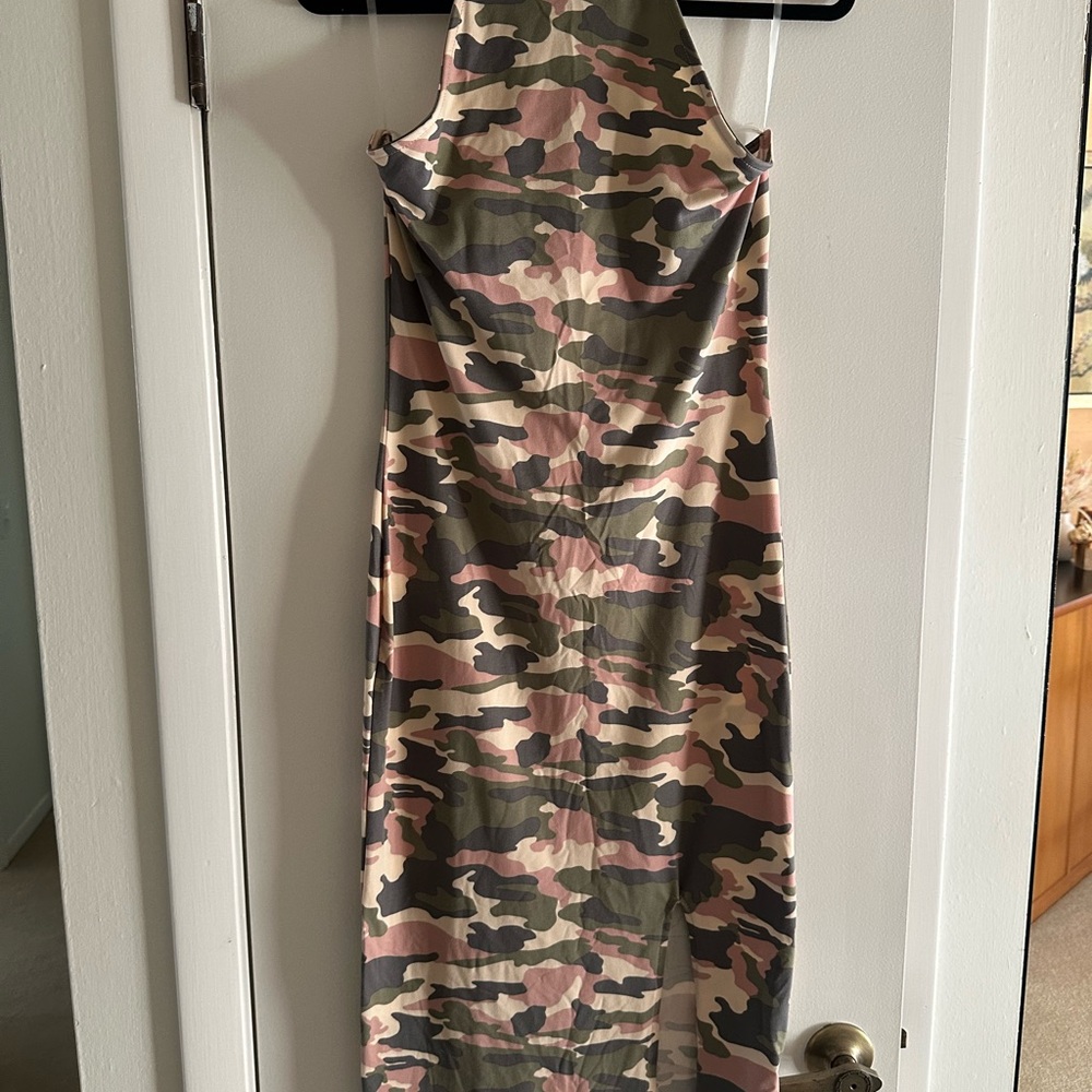 FashionNova Can’t Be Seen Midi Dress - Picture 3 of 7